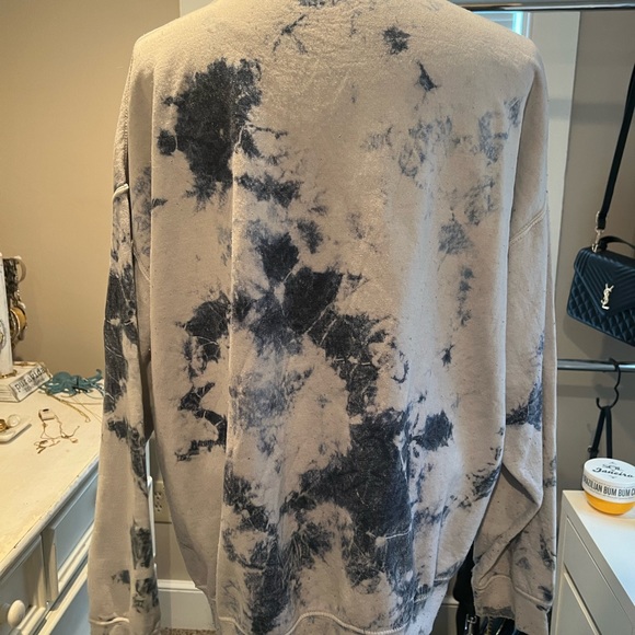 Urban outfitters sweatshirt - Picture 2 of 2